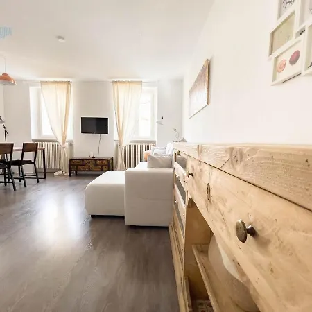 Punta Del Forno Tirabora Short Rent *