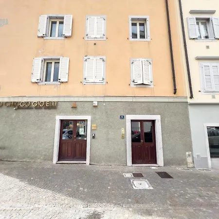 Punta Del Forno Tirabora Short Rent *