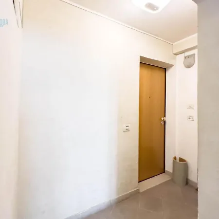 Punta Del Forno Tirabora Short Rent *